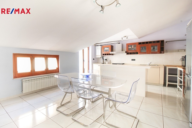 Velký, plně zařízený třípokojový byt v centru Montesilvana