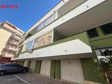 Kompaktní apartmán pár kroků od moře – ideální pro dovolenou i investici