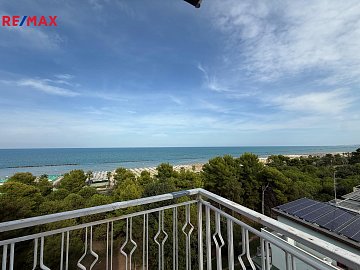 Byt s výhledem na moře a vůní borovic v Montesilvanu