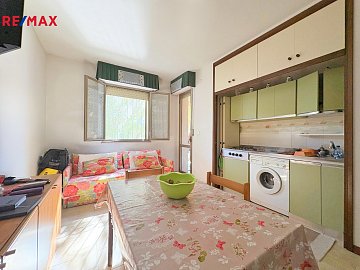 Dvojpokojový apartmán s balkonem - váš domov na pobřeží Jadranu