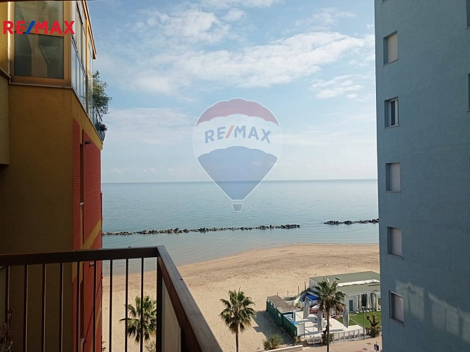 Apartmán se dvěma balkony pouhou minutu od pláže